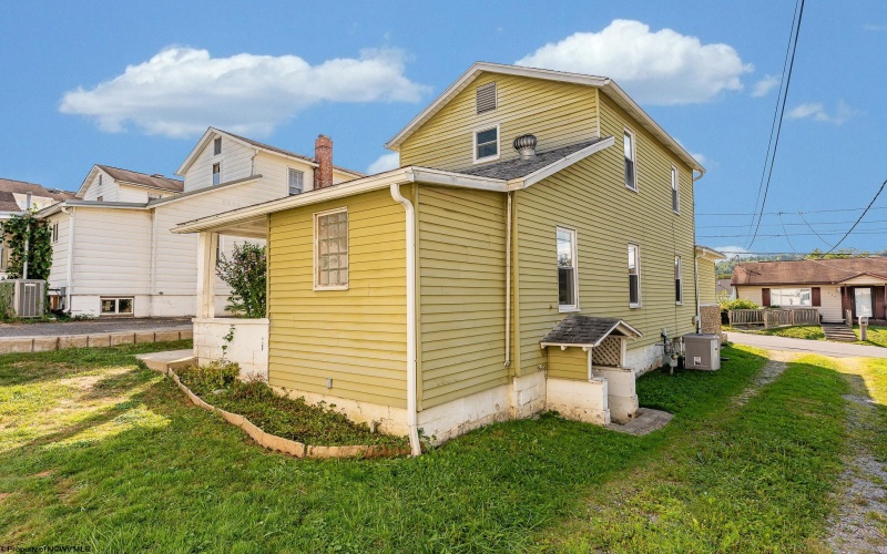 532 & 532 1/2 Herman Avenue, Star City, West Virginia 26505, ,Multi-unit/income,For Sale,Herman,10161343