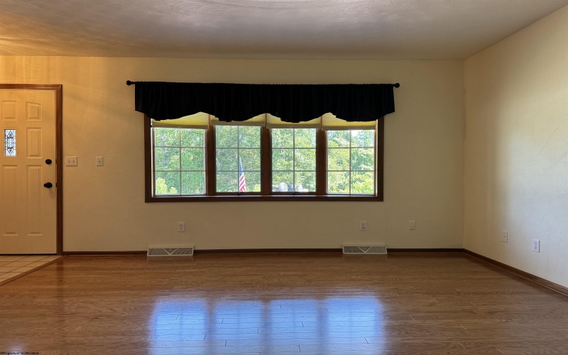 8 Franklin Court, Fairmont, West Virginia 26554-0000, 3 Bedrooms Bedrooms, 5 Rooms Rooms,2 BathroomsBathrooms,Single Family Detached,For Sale,Franklin,10161360