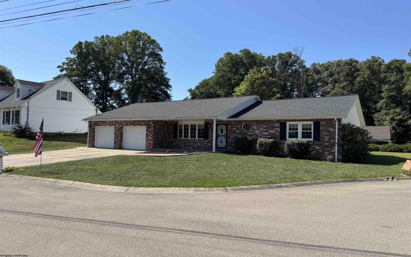 8 Franklin Court, Fairmont, West Virginia 26554-0000, 3 Bedrooms Bedrooms, 5 Rooms Rooms,2 BathroomsBathrooms,Single Family Detached,For Sale,Franklin,10161360