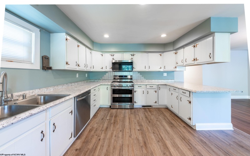 1477 Center Hill Avenue, Star City, West Virginia 26505, 3 Bedrooms Bedrooms, 7 Rooms Rooms,2 BathroomsBathrooms,Single Family Detached,For Sale,Center Hill,10161349
