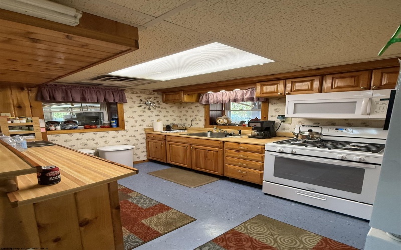 280 Mustang Alley, Huttonsville, West Virginia 26273, 5 Bedrooms Bedrooms, 23 Rooms Rooms,4 BathroomsBathrooms,Single Family Detached,For Sale,Mustang,10161370