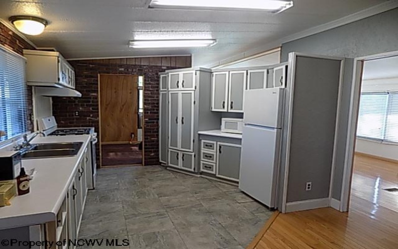 1076 Kingwood Pike, Morgantown, West Virginia 26508, 3 Bedrooms Bedrooms, 8 Rooms Rooms,2 BathroomsBathrooms,Single Family Detached,For Sale,Kingwood,10161367