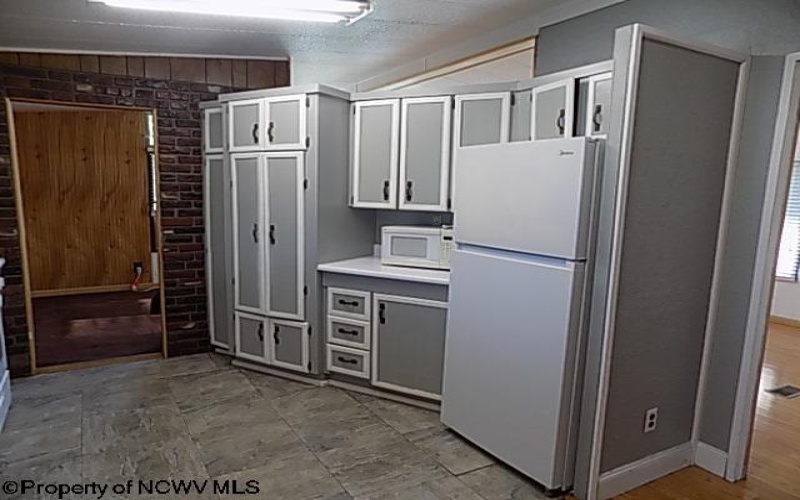 1076 Kingwood Pike, Morgantown, West Virginia 26508, 3 Bedrooms Bedrooms, 8 Rooms Rooms,2 BathroomsBathrooms,Single Family Detached,For Sale,Kingwood,10161367