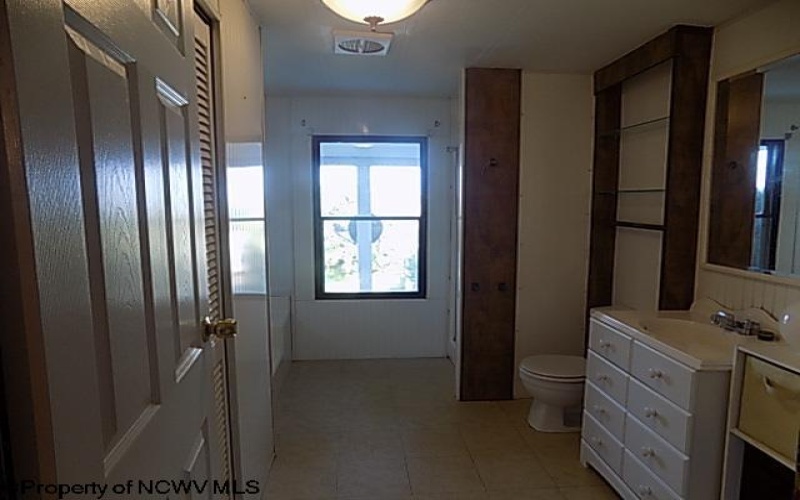 1076 Kingwood Pike, Morgantown, West Virginia 26508, 3 Bedrooms Bedrooms, 8 Rooms Rooms,2 BathroomsBathrooms,Single Family Detached,For Sale,Kingwood,10161367