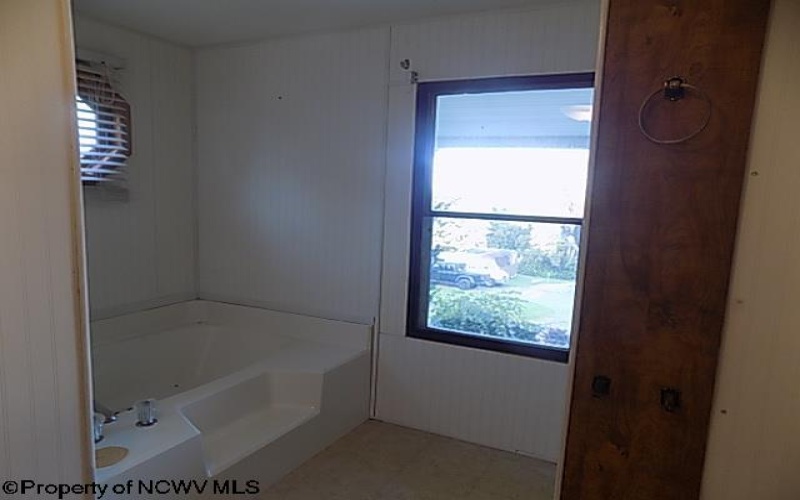 1076 Kingwood Pike, Morgantown, West Virginia 26508, 3 Bedrooms Bedrooms, 8 Rooms Rooms,2 BathroomsBathrooms,Single Family Detached,For Sale,Kingwood,10161367