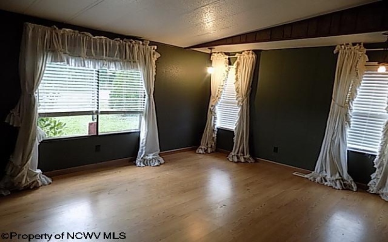 1076 Kingwood Pike, Morgantown, West Virginia 26508, 3 Bedrooms Bedrooms, 8 Rooms Rooms,2 BathroomsBathrooms,Single Family Detached,For Sale,Kingwood,10161367