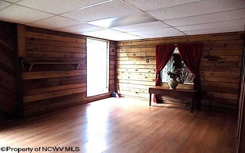 1076 Kingwood Pike, Morgantown, West Virginia 26508, 3 Bedrooms Bedrooms, 8 Rooms Rooms,2 BathroomsBathrooms,Single Family Detached,For Sale,Kingwood,10161367