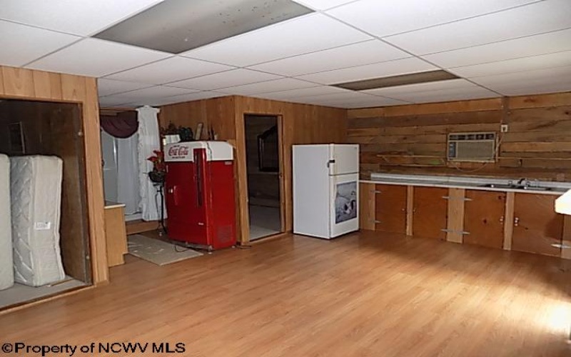1076 Kingwood Pike, Morgantown, West Virginia 26508, 3 Bedrooms Bedrooms, 8 Rooms Rooms,2 BathroomsBathrooms,Single Family Detached,For Sale,Kingwood,10161367