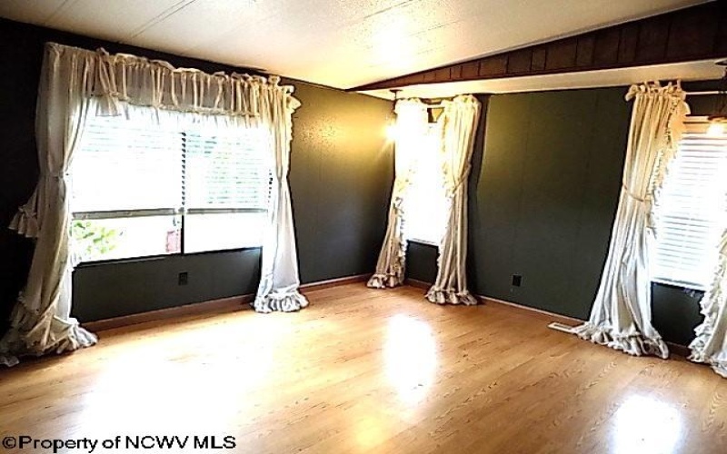 1076 Kingwood Pike, Morgantown, West Virginia 26508, 3 Bedrooms Bedrooms, 8 Rooms Rooms,2 BathroomsBathrooms,Single Family Detached,For Sale,Kingwood,10161367