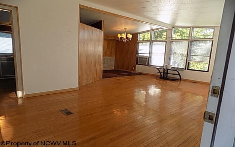 1076 Kingwood Pike, Morgantown, West Virginia 26508, 3 Bedrooms Bedrooms, 8 Rooms Rooms,2 BathroomsBathrooms,Single Family Detached,For Sale,Kingwood,10161367