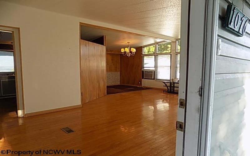1076 Kingwood Pike, Morgantown, West Virginia 26508, 3 Bedrooms Bedrooms, 8 Rooms Rooms,2 BathroomsBathrooms,Single Family Detached,For Sale,Kingwood,10161367