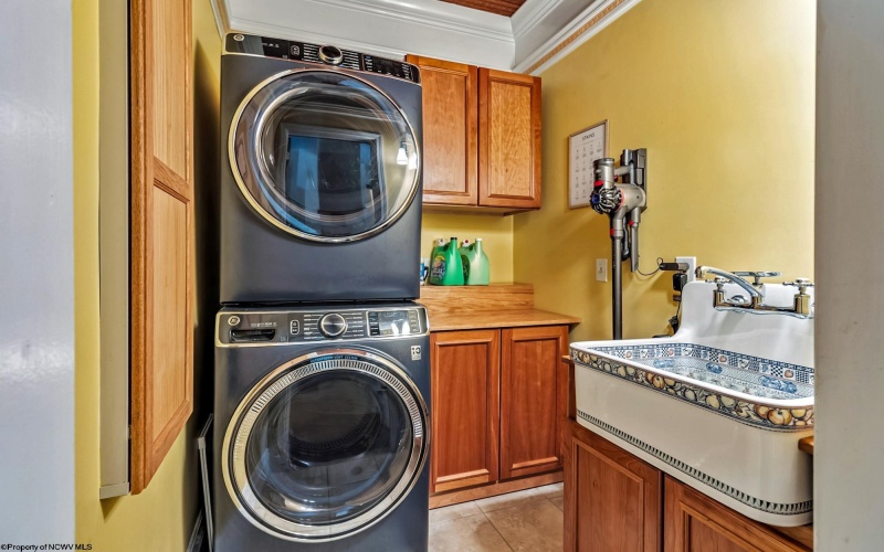 70 Pounds Hollow Road, Morgantown, West Virginia 26508, 4 Bedrooms Bedrooms, 12 Rooms Rooms,4 BathroomsBathrooms,Single Family Detached,For Sale,Pounds Hollow,10161396