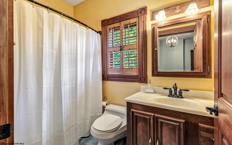 70 Pounds Hollow Road, Morgantown, West Virginia 26508, 4 Bedrooms Bedrooms, 12 Rooms Rooms,4 BathroomsBathrooms,Single Family Detached,For Sale,Pounds Hollow,10161396