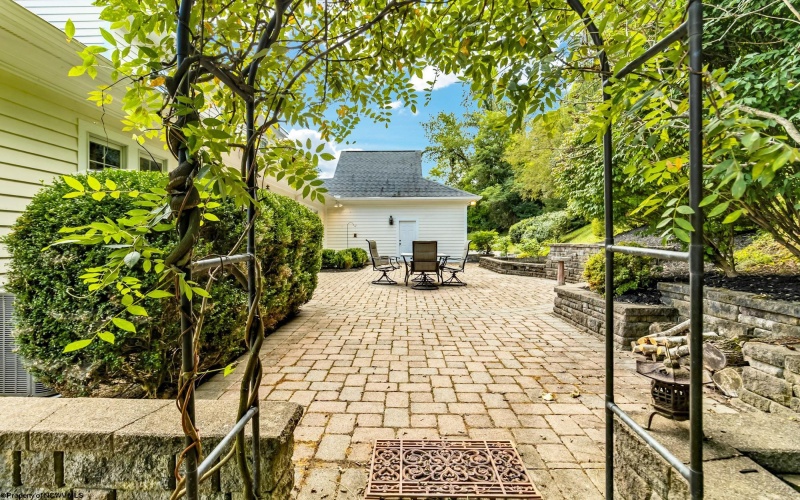 70 Pounds Hollow Road, Morgantown, West Virginia 26508, 4 Bedrooms Bedrooms, 12 Rooms Rooms,4 BathroomsBathrooms,Single Family Detached,For Sale,Pounds Hollow,10161396
