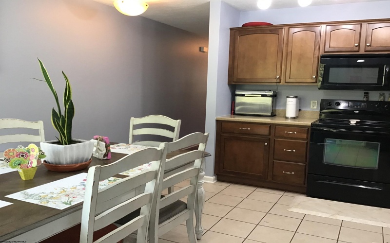 114 Barrington Court, Bridgeport, West Virginia 26330, 3 Bedrooms Bedrooms, 8 Rooms Rooms,2 BathroomsBathrooms,Single Family Attached,For Sale,Barrington,10161394