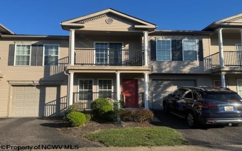 114 Barrington Court, Bridgeport, West Virginia 26330, 3 Bedrooms Bedrooms, 8 Rooms Rooms,2 BathroomsBathrooms,Single Family Attached,For Sale,Barrington,10161394