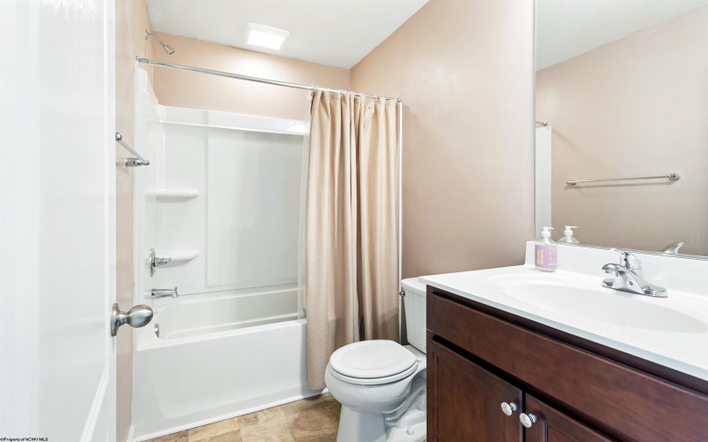 129 Inlet Street, Morgantown, West Virginia 26508, 3 Bedrooms Bedrooms, 6 Rooms Rooms,2 BathroomsBathrooms,Single Family Attached,For Sale,Inlet,10161393