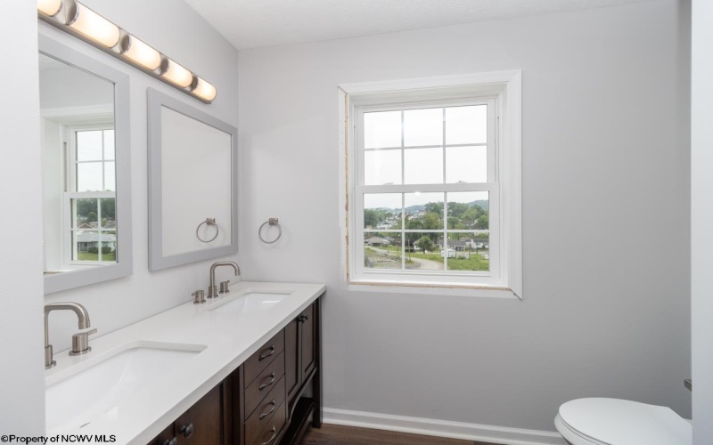 105 Northern Heights Drive, Clarksburg, West Virginia 26301, 4 Bedrooms Bedrooms, 6 Rooms Rooms,2 BathroomsBathrooms,Single Family Attached,For Sale,Northern Heights,10161383