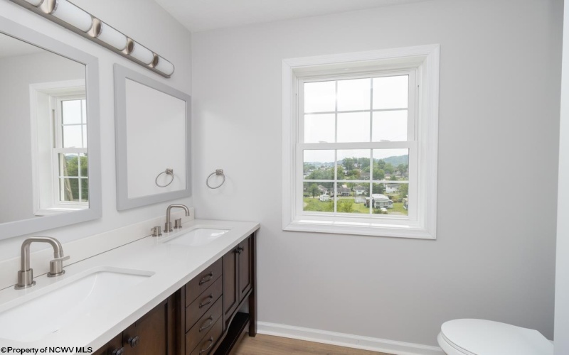 105 Northern Heights Drive, Clarksburg, West Virginia 26301, 4 Bedrooms Bedrooms, 6 Rooms Rooms,2 BathroomsBathrooms,Single Family Attached,For Sale,Northern Heights,10161383