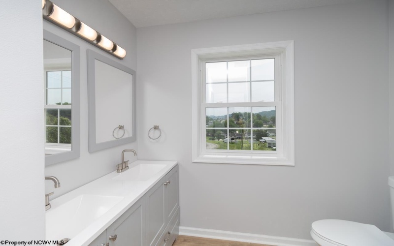105 Northern Heights Drive, Clarksburg, West Virginia 26301, 4 Bedrooms Bedrooms, 6 Rooms Rooms,2 BathroomsBathrooms,Single Family Attached,For Sale,Northern Heights,10161383