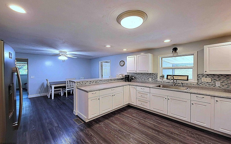 1643 Simmons Lane, Fairmont, West Virginia 26554, 4 Bedrooms Bedrooms, 10 Rooms Rooms,2 BathroomsBathrooms,Single Family Detached,For Sale,Simmons,10161391