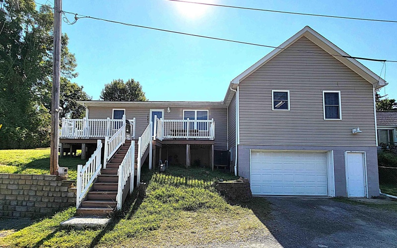 1643 Simmons Lane, Fairmont, West Virginia 26554, 4 Bedrooms Bedrooms, 10 Rooms Rooms,2 BathroomsBathrooms,Single Family Detached,For Sale,Simmons,10161391