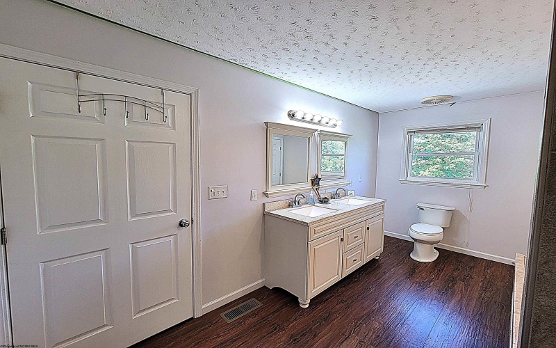 1643 Simmons Lane, Fairmont, West Virginia 26554, 4 Bedrooms Bedrooms, 10 Rooms Rooms,2 BathroomsBathrooms,Single Family Detached,For Sale,Simmons,10161391