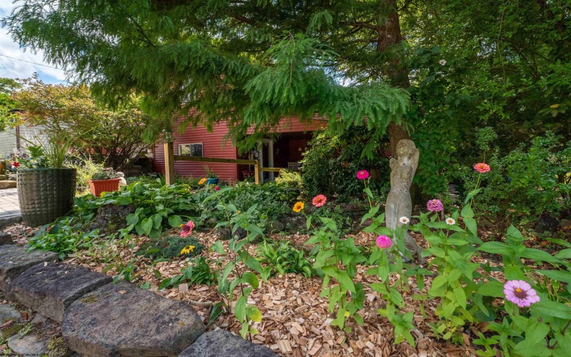 8 Drake Road, Morgantown, West Virginia 26501, 2 Bedrooms Bedrooms, 9 Rooms Rooms,1 BathroomBathrooms,Single Family Detached,For Sale,Drake,10161374
