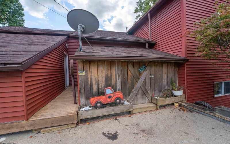 8 Drake Road, Morgantown, West Virginia 26501, 2 Bedrooms Bedrooms, 9 Rooms Rooms,1 BathroomBathrooms,Single Family Detached,For Sale,Drake,10161374