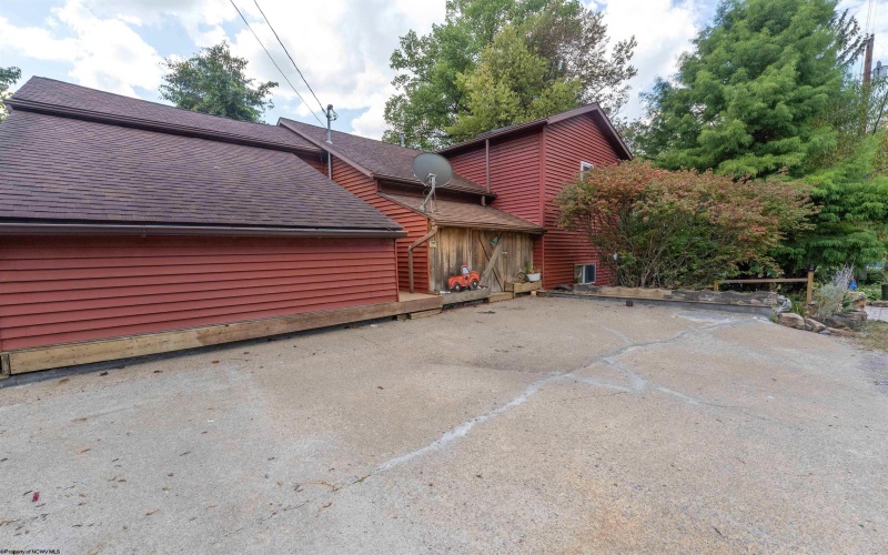 8 Drake Road, Morgantown, West Virginia 26501, 2 Bedrooms Bedrooms, 9 Rooms Rooms,1 BathroomBathrooms,Single Family Detached,For Sale,Drake,10161374