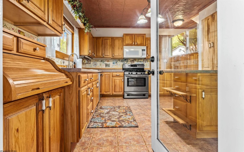 8 Drake Road, Morgantown, West Virginia 26501, 2 Bedrooms Bedrooms, 9 Rooms Rooms,1 BathroomBathrooms,Single Family Detached,For Sale,Drake,10161374