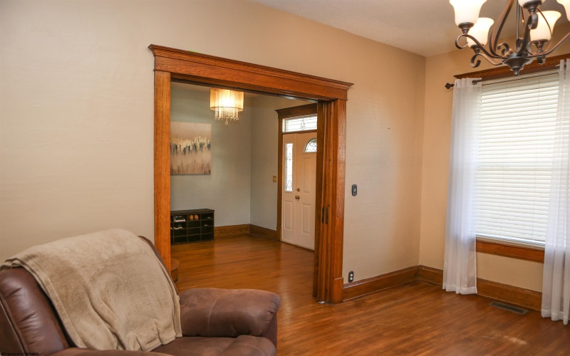 305 Saint Clair Street, Clarksburg, West Virginia 26301, 3 Bedrooms Bedrooms, 7 Rooms Rooms,2 BathroomsBathrooms,Single Family Detached,For Sale,Saint Clair,10161372