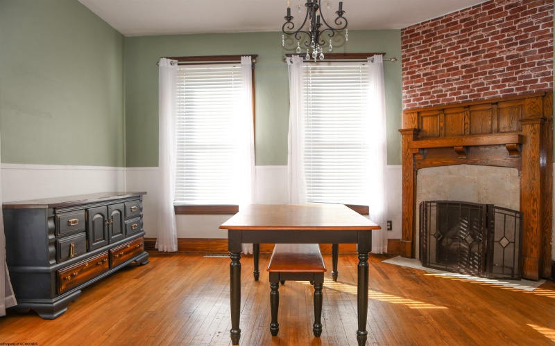 305 Saint Clair Street, Clarksburg, West Virginia 26301, 3 Bedrooms Bedrooms, 7 Rooms Rooms,2 BathroomsBathrooms,Single Family Detached,For Sale,Saint Clair,10161372