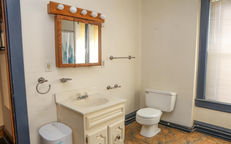305 Saint Clair Street, Clarksburg, West Virginia 26301, 3 Bedrooms Bedrooms, 7 Rooms Rooms,2 BathroomsBathrooms,Single Family Detached,For Sale,Saint Clair,10161372