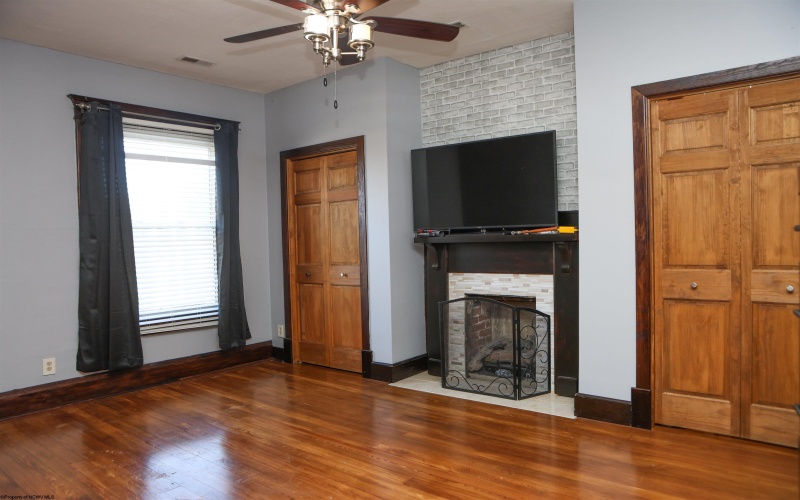 305 Saint Clair Street, Clarksburg, West Virginia 26301, 3 Bedrooms Bedrooms, 7 Rooms Rooms,2 BathroomsBathrooms,Single Family Detached,For Sale,Saint Clair,10161372