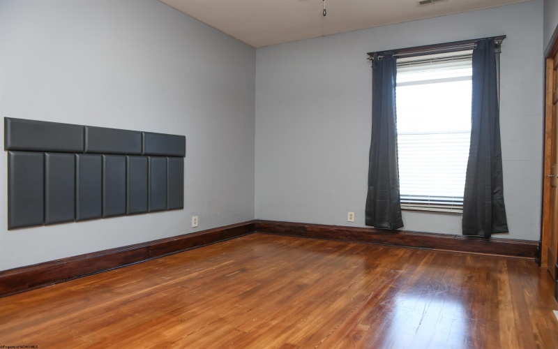 305 Saint Clair Street, Clarksburg, West Virginia 26301, 3 Bedrooms Bedrooms, 7 Rooms Rooms,2 BathroomsBathrooms,Single Family Detached,For Sale,Saint Clair,10161372