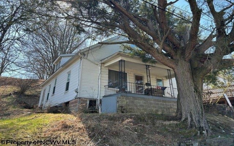 201 Buena Vista Avenue, Clarksburg, West Virginia 26301, 3 Bedrooms Bedrooms, 6 Rooms Rooms,1 BathroomBathrooms,Single Family Detached,For Sale,Buena Vista,10161389