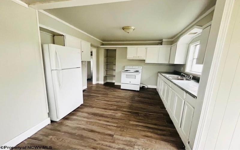 317 Quarry Avenue, Fairmont, West Virginia 26554, 4 Bedrooms Bedrooms, 7 Rooms Rooms,1 BathroomBathrooms,Single Family Detached,For Sale,Quarry,10161382