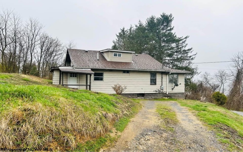 317 Quarry Avenue, Fairmont, West Virginia 26554, 4 Bedrooms Bedrooms, 7 Rooms Rooms,1 BathroomBathrooms,Single Family Detached,For Sale,Quarry,10161382