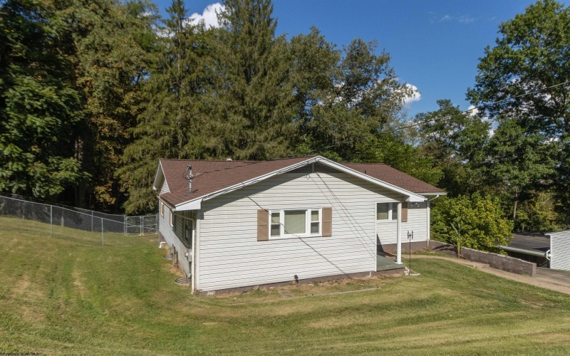 256 Woodland Avenue, Clarksburg, West Virginia 26301, 3 Bedrooms Bedrooms, 5 Rooms Rooms,2 BathroomsBathrooms,Single Family Detached,For Sale,Woodland,10161377