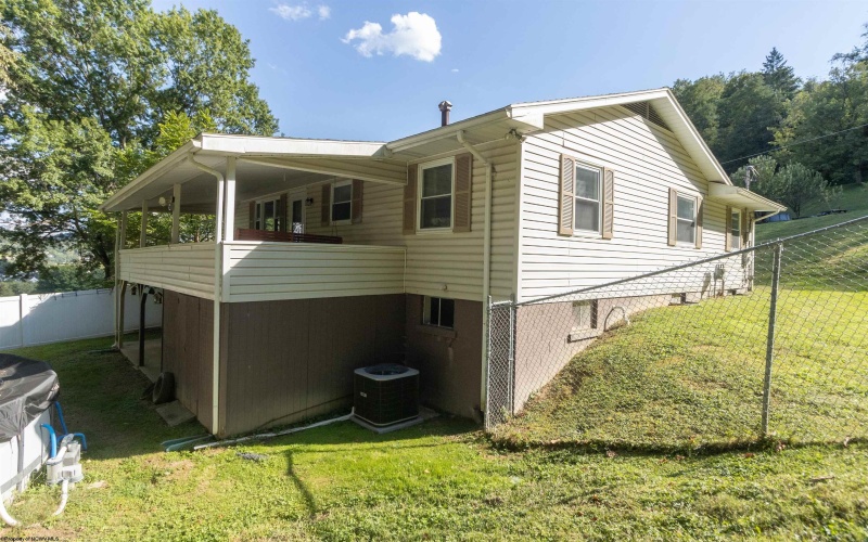 256 Woodland Avenue, Clarksburg, West Virginia 26301, 3 Bedrooms Bedrooms, 5 Rooms Rooms,2 BathroomsBathrooms,Single Family Detached,For Sale,Woodland,10161377