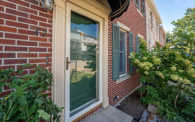 42 Old House Lane, Morgantown, West Virginia 26505, 2 Bedrooms Bedrooms, 6 Rooms Rooms,1 BathroomBathrooms,Single Family Attached,For Sale,Old House,10161407