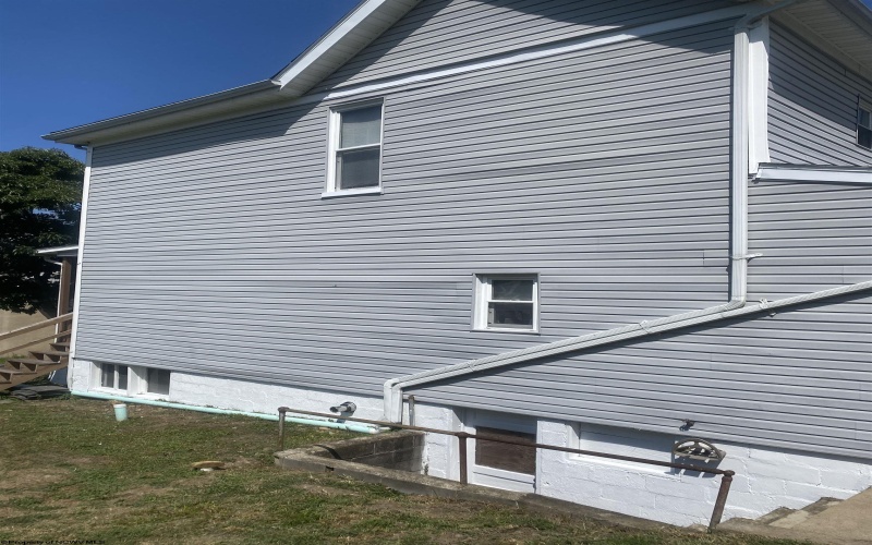 724 Dayton Street, Fairmont, West Virginia 26554, 3 Bedrooms Bedrooms, 6 Rooms Rooms,1 BathroomBathrooms,Single Family Detached,For Sale,Dayton,10161406