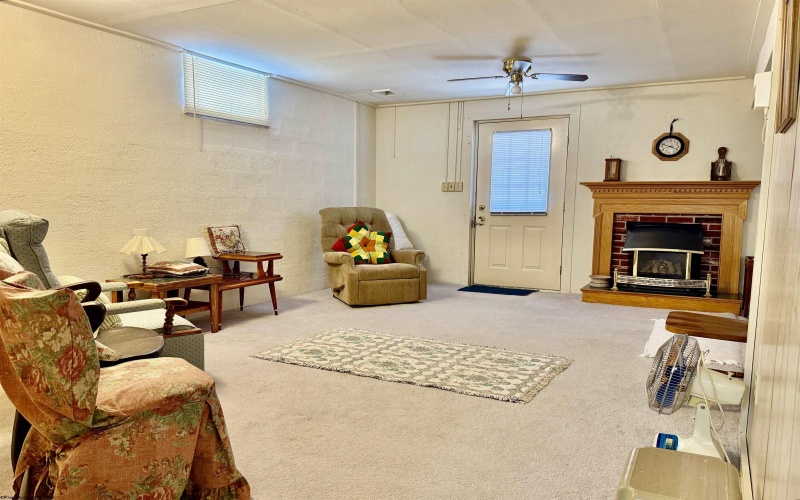 1617 Crestmont Circle, Fairmont, West Virginia 26554, 3 Bedrooms Bedrooms, 5 Rooms Rooms,1 BathroomBathrooms,Single Family Detached,For Sale,Crestmont,10161409
