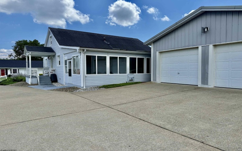 1617 Crestmont Circle, Fairmont, West Virginia 26554, 3 Bedrooms Bedrooms, 5 Rooms Rooms,1 BathroomBathrooms,Single Family Detached,For Sale,Crestmont,10161409