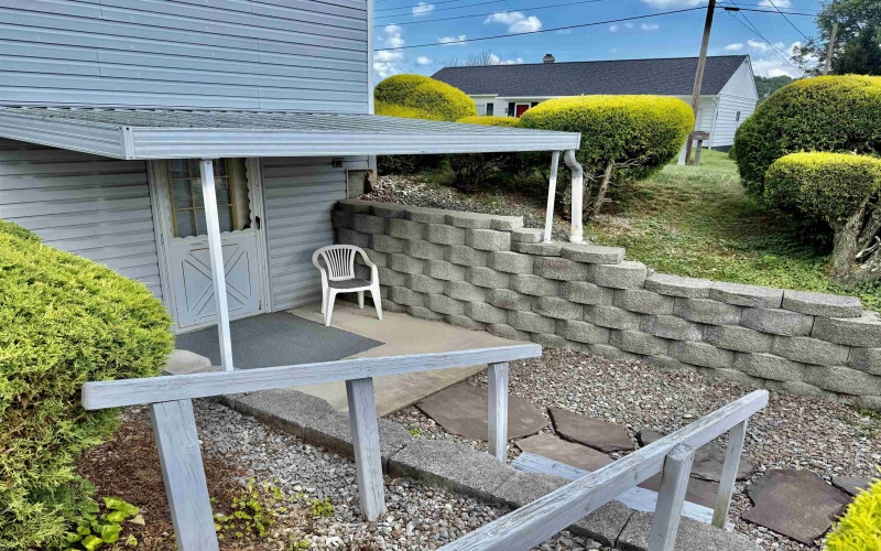 1617 Crestmont Circle, Fairmont, West Virginia 26554, 3 Bedrooms Bedrooms, 5 Rooms Rooms,1 BathroomBathrooms,Single Family Detached,For Sale,Crestmont,10161409
