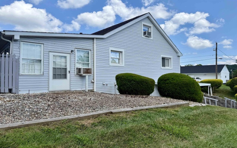 1617 Crestmont Circle, Fairmont, West Virginia 26554, 3 Bedrooms Bedrooms, 5 Rooms Rooms,1 BathroomBathrooms,Single Family Detached,For Sale,Crestmont,10161409