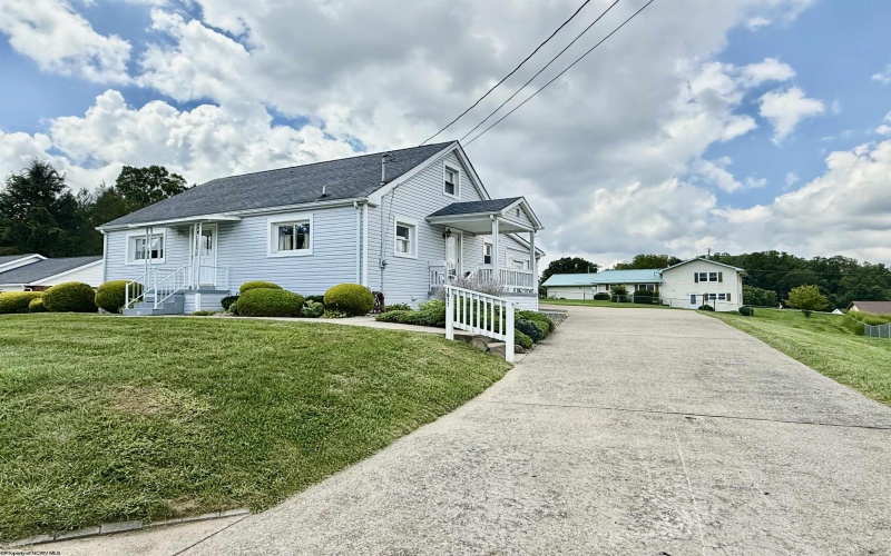 1617 Crestmont Circle, Fairmont, West Virginia 26554, 3 Bedrooms Bedrooms, 5 Rooms Rooms,1 BathroomBathrooms,Single Family Detached,For Sale,Crestmont,10161409