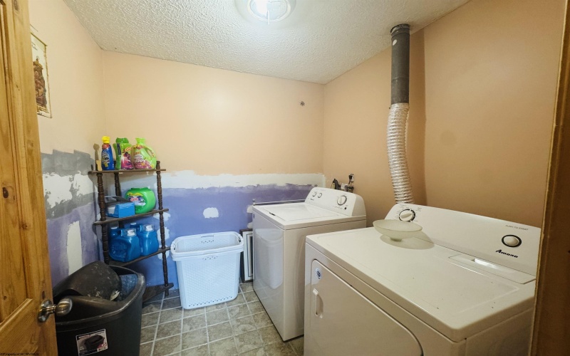 105 Sharon Lane, Kingwood, West Virginia 26537, 3 Bedrooms Bedrooms, 5 Rooms Rooms,1 BathroomBathrooms,Single Family Detached,For Sale,Sharon,10161412