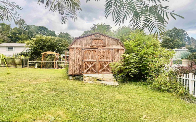 105 Sharon Lane, Kingwood, West Virginia 26537, 3 Bedrooms Bedrooms, 5 Rooms Rooms,1 BathroomBathrooms,Single Family Detached,For Sale,Sharon,10161412